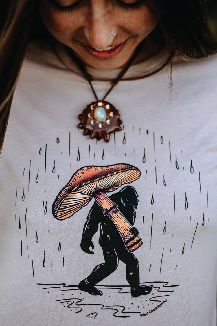 Amanita Umbrella Sasquatch Tee - PNK