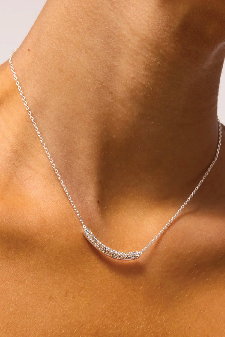 Curved Bar Necklace - Dancing Queen - DAN