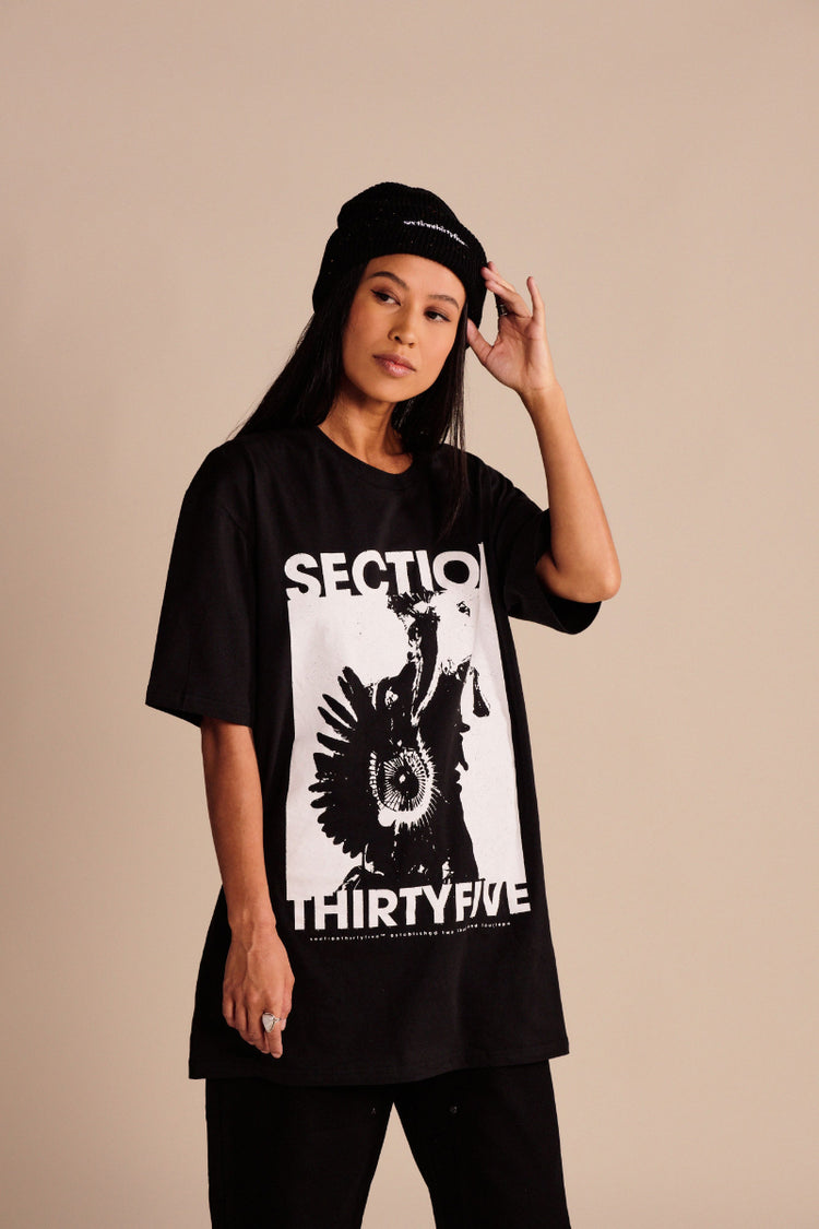 Unisex Sneak Up Tee - BLK