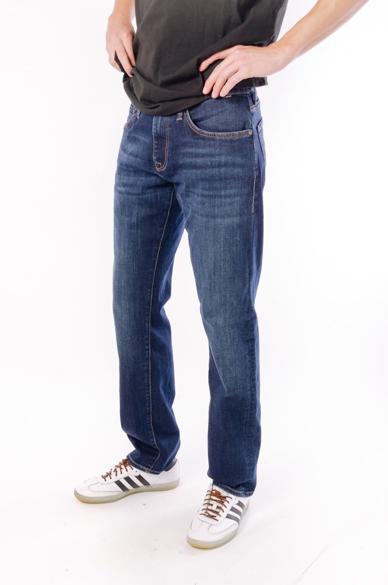 Zach Straight Leg Jeans - 32