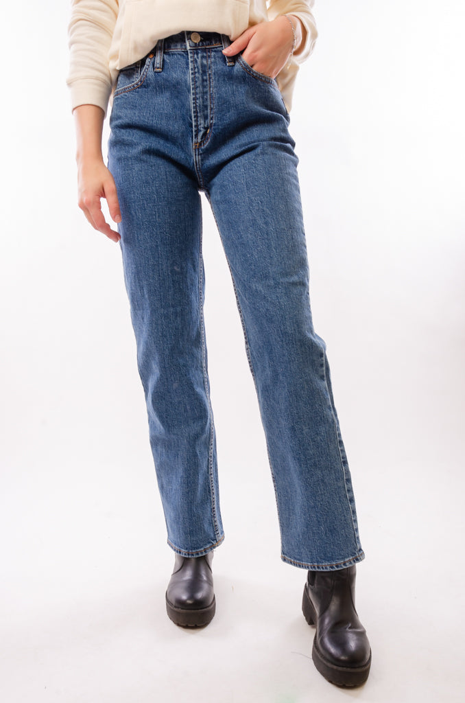 Highly Desirable Straight Leg Jeans - 28