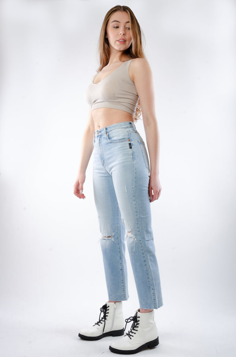 Highly Desirable Straight Leg Jeans - 28