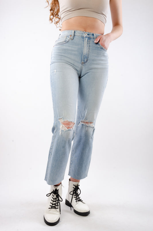 Highly Desirable Straight Leg Jeans - 28